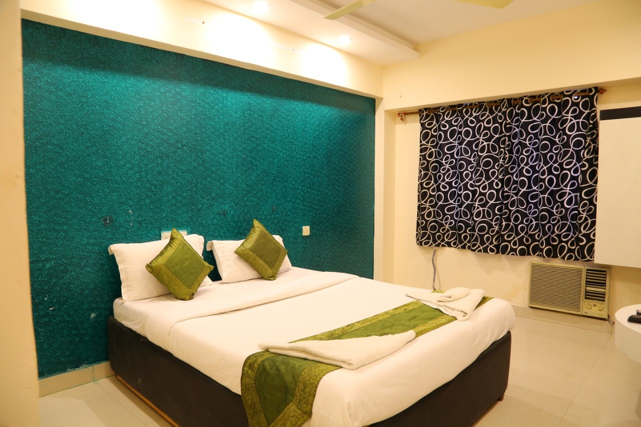 Hotel Sri Mayuri-Suite Room